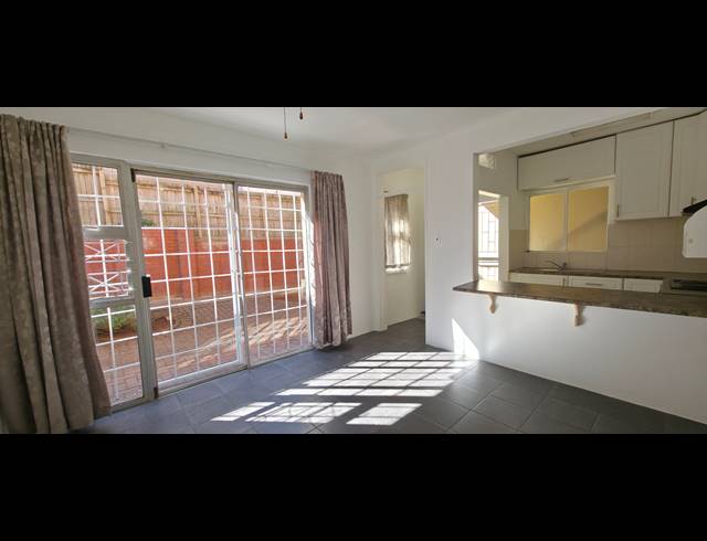 1 BEDROOM APARTMENT TO LET IN ESSENWOOD